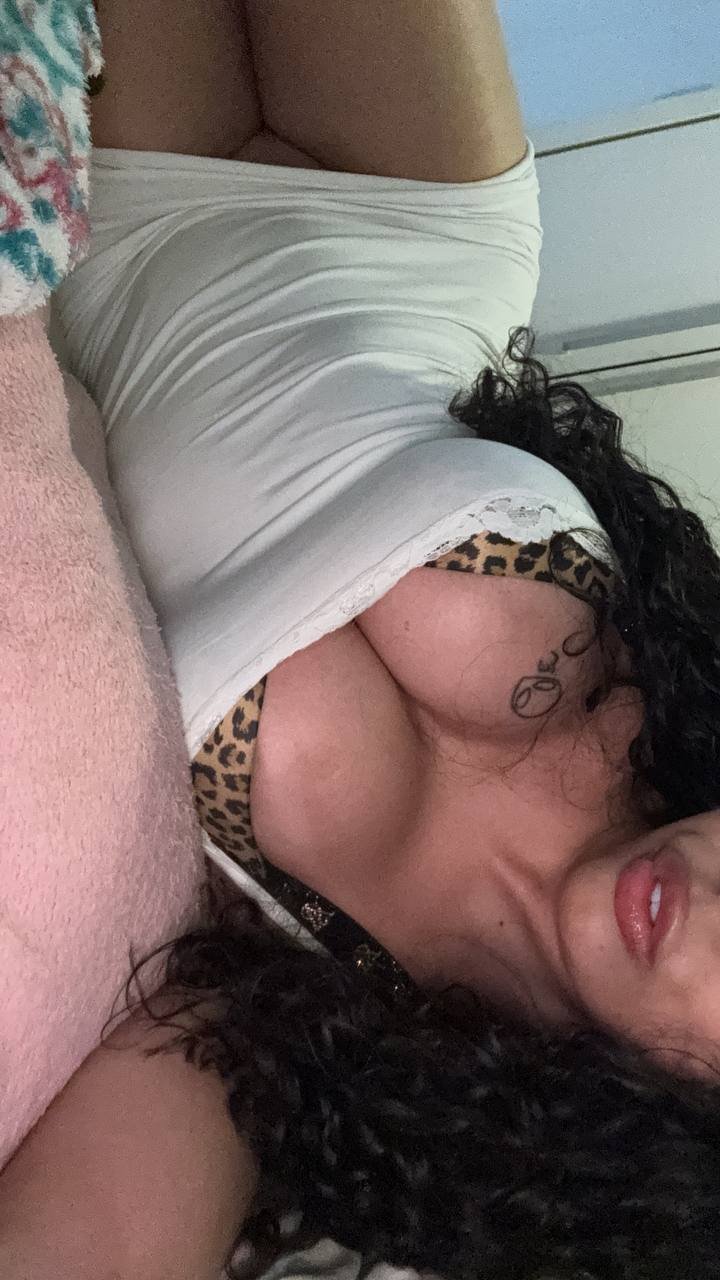 Amateur vollbusige Mädchen 3