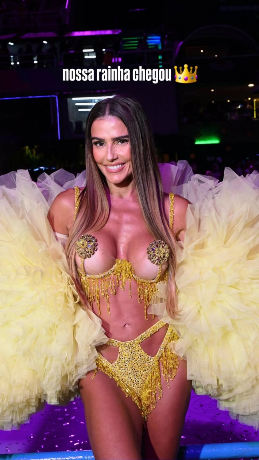 Deborah Secco Turning Heads at Carnival With Her Sultry Moves 14