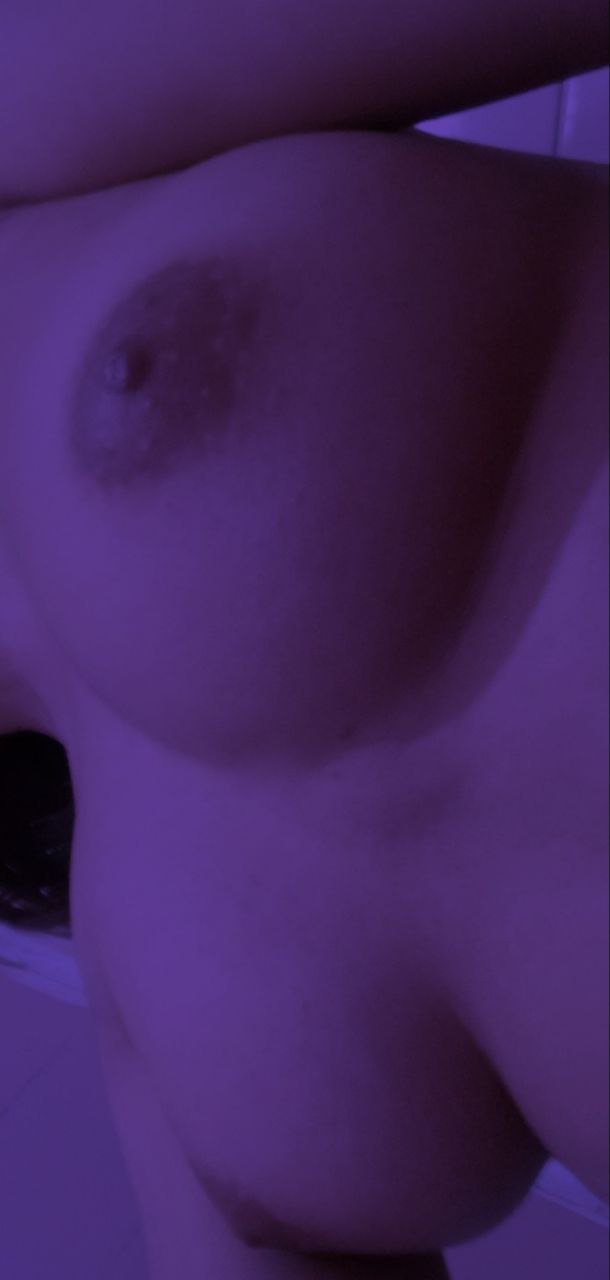 Las tetas de una amiga 22