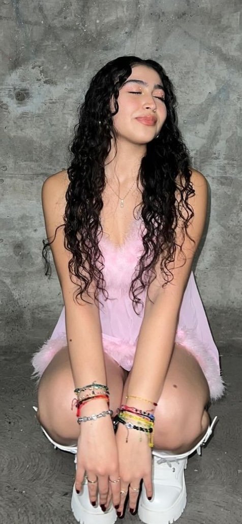 Atrakcyjna latynoska nastolatka 19 Mary 2