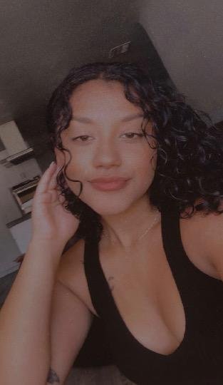 シック・アフロ・ラティーナ・エスコート・レディー・トゥ・ライド・ユー・オール・ナイト 1