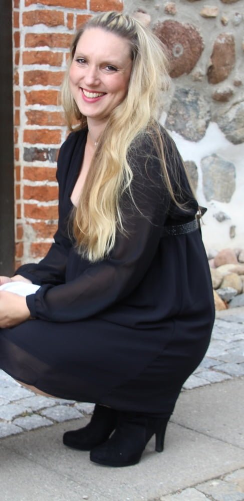 German Blonde Webslut Gets Down And Dirty 5