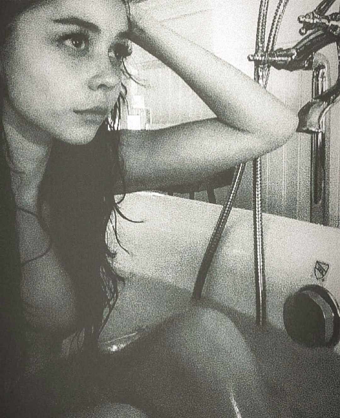 Sarah Hyland 9