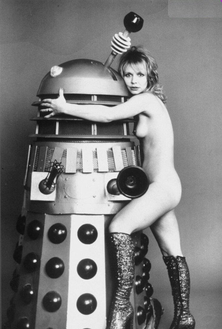 Katy Manning nuda e pelosa 16