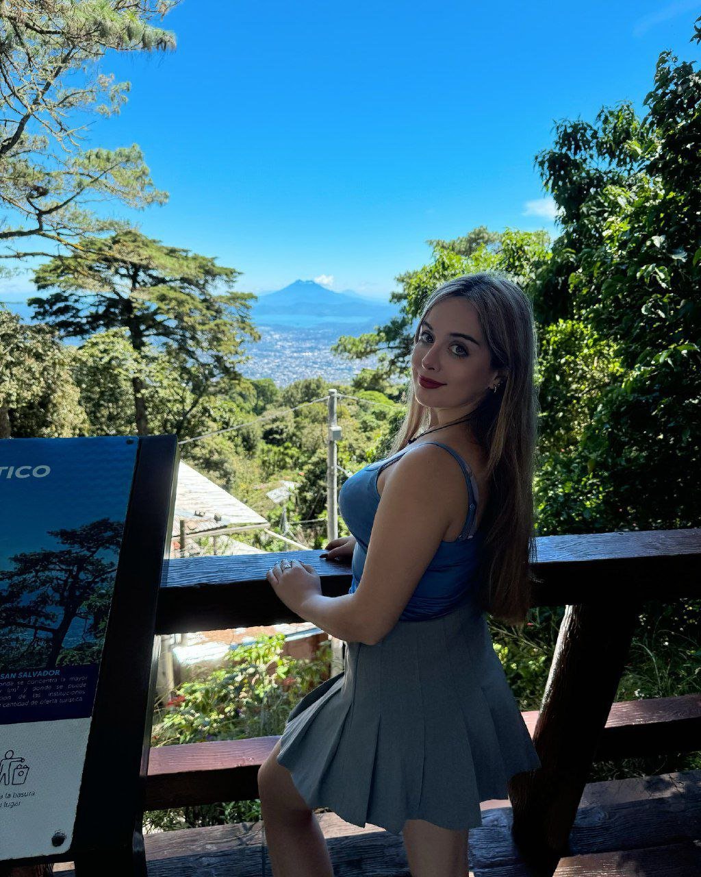 フリムジー・ゲーマー・ガール・マイイチ・焦らしズ・ウィズ・ハー・プレイフル・アンド・イノセント・ルックス 1