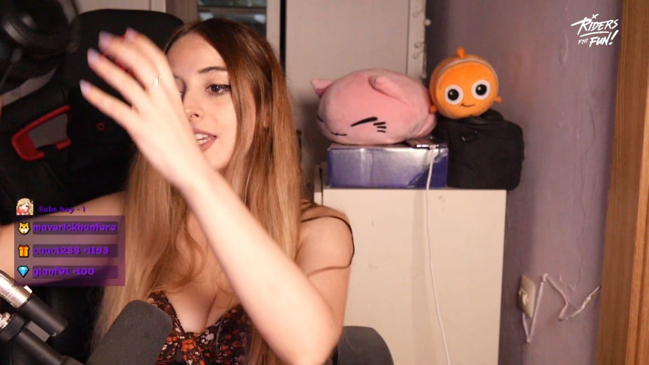 フリムジー・ゲーマー・ガール・マイイチ・焦らしズ・ウィズ・ハー・プレイフル・アンド・イノセント・ルックス 16