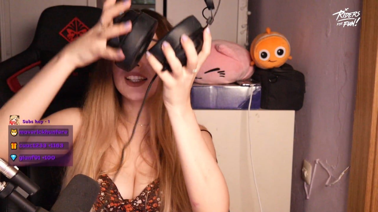 フリムジー・ゲーマー・ガール・マイイチ・焦らしズ・ウィズ・ハー・プレイフル・アンド・イノセント・ルックス 17