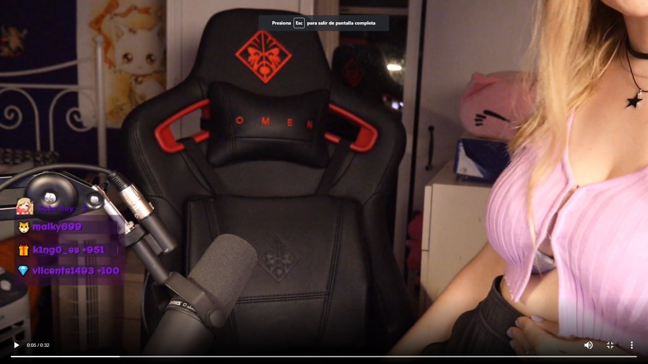 フリムジー・ゲーマー・ガール・マイイチ・焦らしズ・ウィズ・ハー・プレイフル・アンド・イノセント・ルックス 25