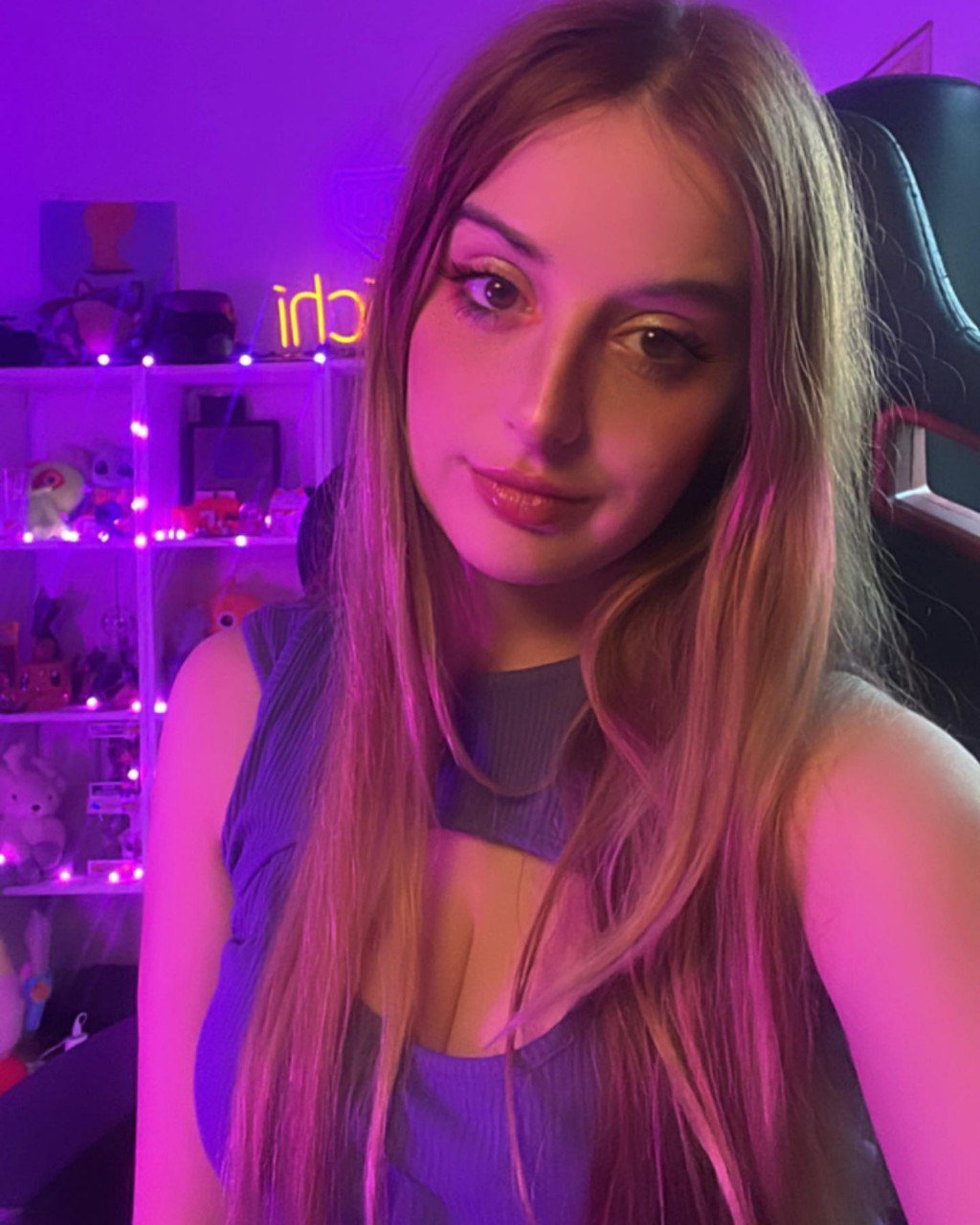 フリムジー・ゲーマー・ガール・マイイチ・焦らしズ・ウィズ・ハー・プレイフル・アンド・イノセント・ルックス 35