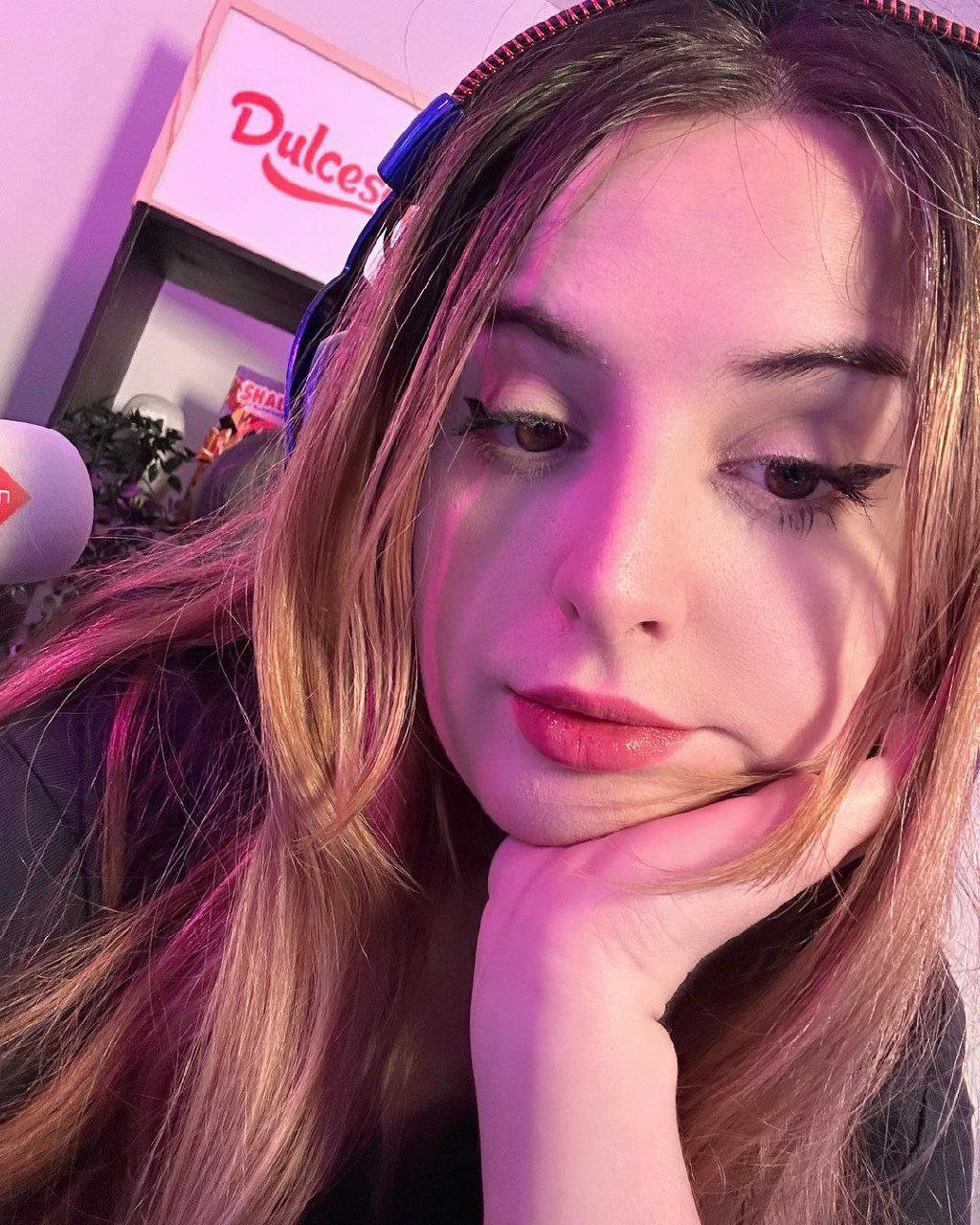 フリムジー・ゲーマー・ガール・マイイチ・焦らしズ・ウィズ・ハー・プレイフル・アンド・イノセント・ルックス 41