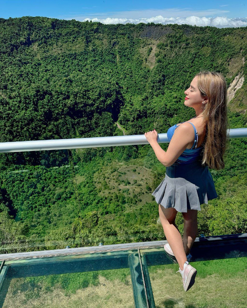 フリムジー・ゲーマー・ガール・マイイチ・焦らしズ・ウィズ・ハー・プレイフル・アンド・イノセント・ルックス 50