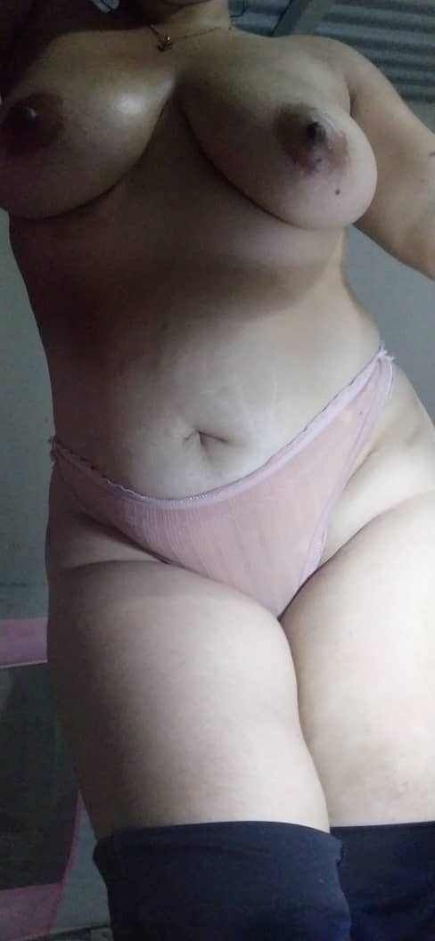 マチュア・ラティーナ・ウィズ・ア・ダーティー・マインデ・ショウイング・オフ・ハー・ラスティー・サイド 2