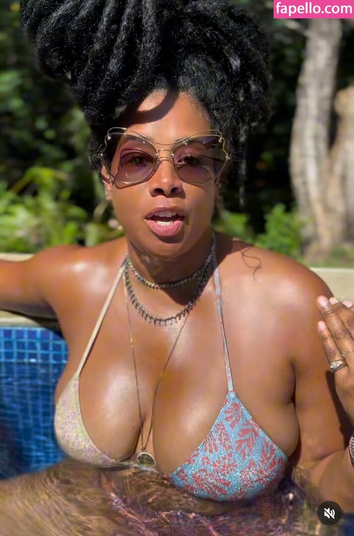 エボニー・ベイブ・ケリス・ライディング・ハード・アンド・ドリッピング・ウェット 5