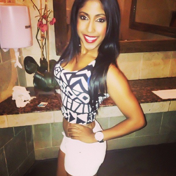 ノーティー・インディアン・アマチュア・ガール・ショウイング・オフ・ハー・ウェット・アンド・デスパレット・プッシー 2