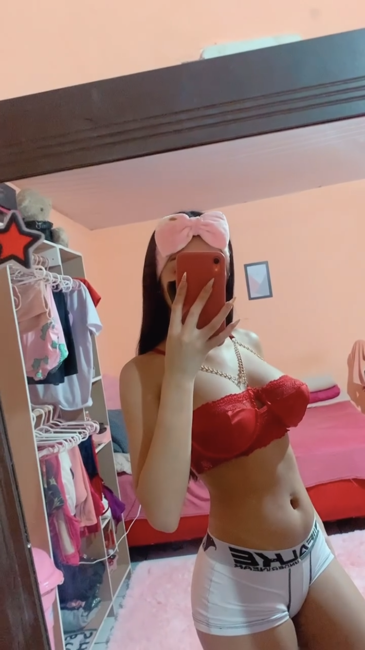 Gorgeous Manaus girl dripping with sex appeal and curves for days 6