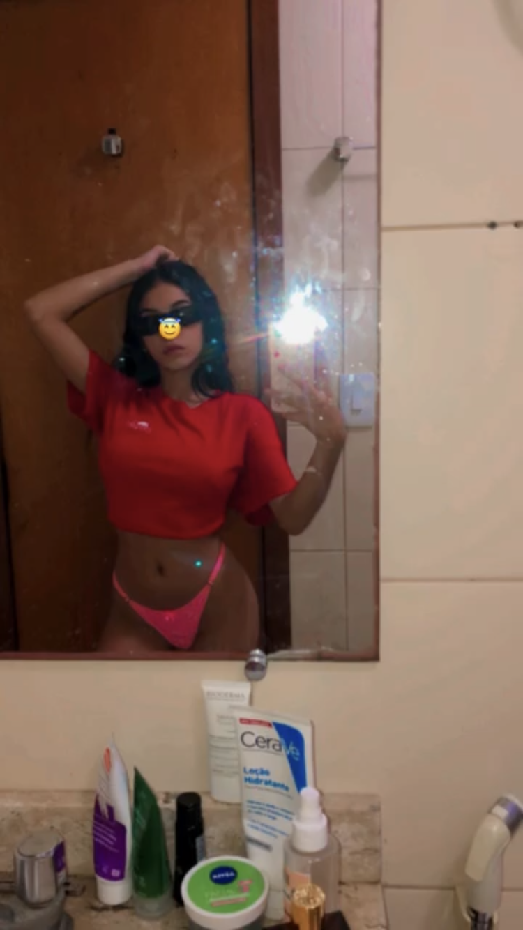 Gorgeous Manaus girl dripping with sex appeal and curves for days 10