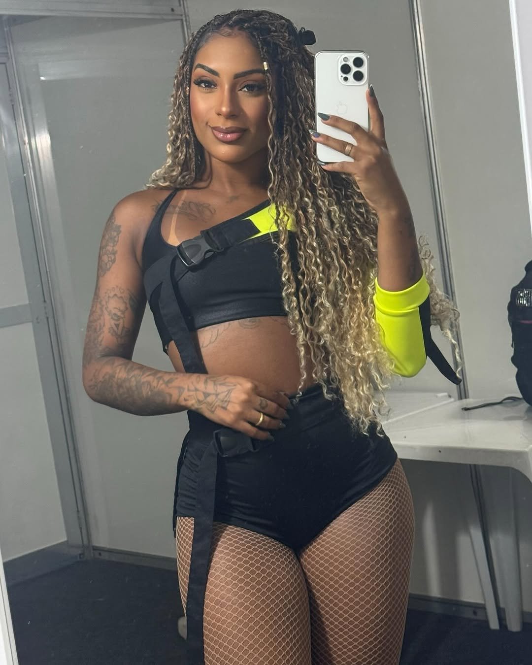 Negra Japa turning up the heat with that delicious ebony body 4