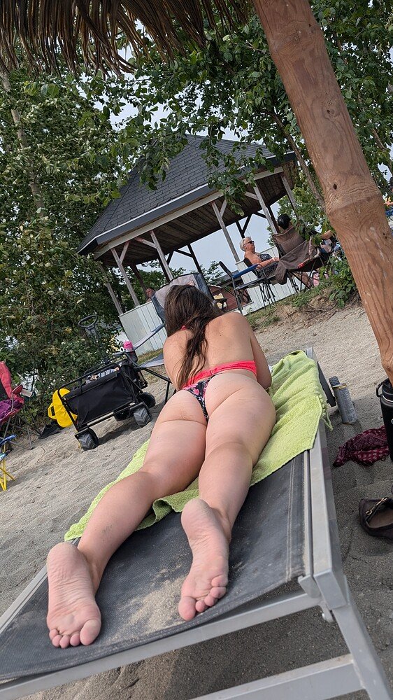 スニーキー・ボイヤー・キャプチャーズ・パーフェクト・キャンディッド・ソールズ・アンド・スムース・ベア・フィート 7