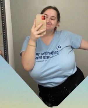 ナーディー・シック・ビューティー・T4イラー・ショウイング・ハー・スウィート・BBWカーブス・ウィズ・ア・ノーティー・スマイル 3