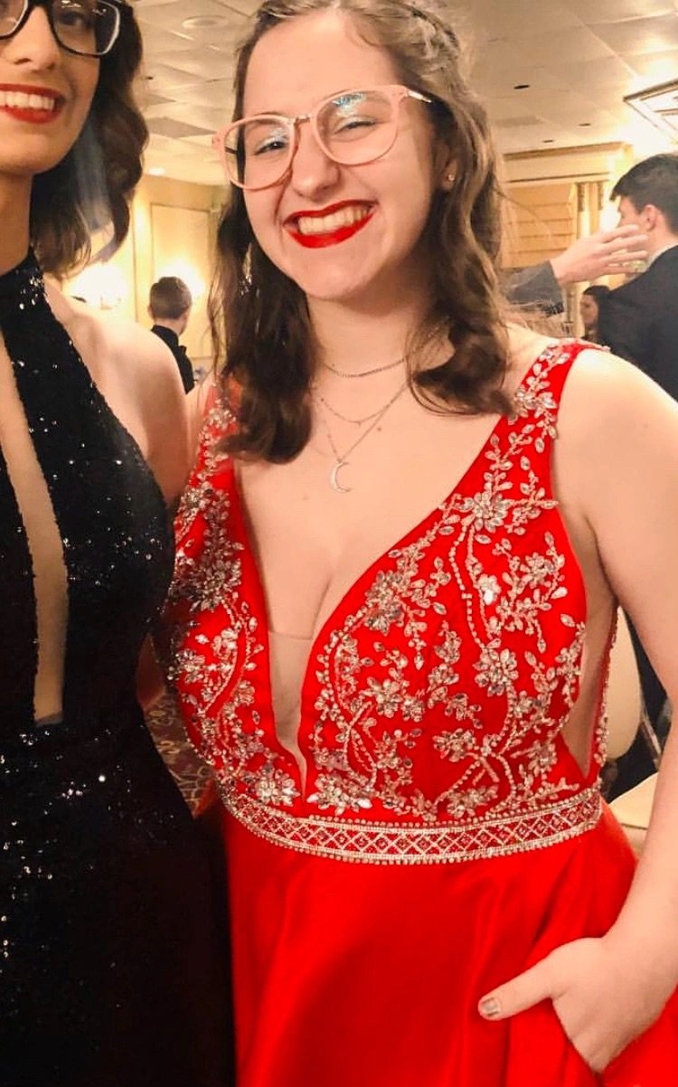 ナーディー・シック・ビューティー・T4イラー・ショウイング・ハー・スウィート・BBWカーブス・ウィズ・ア・ノーティー・スマイル 7