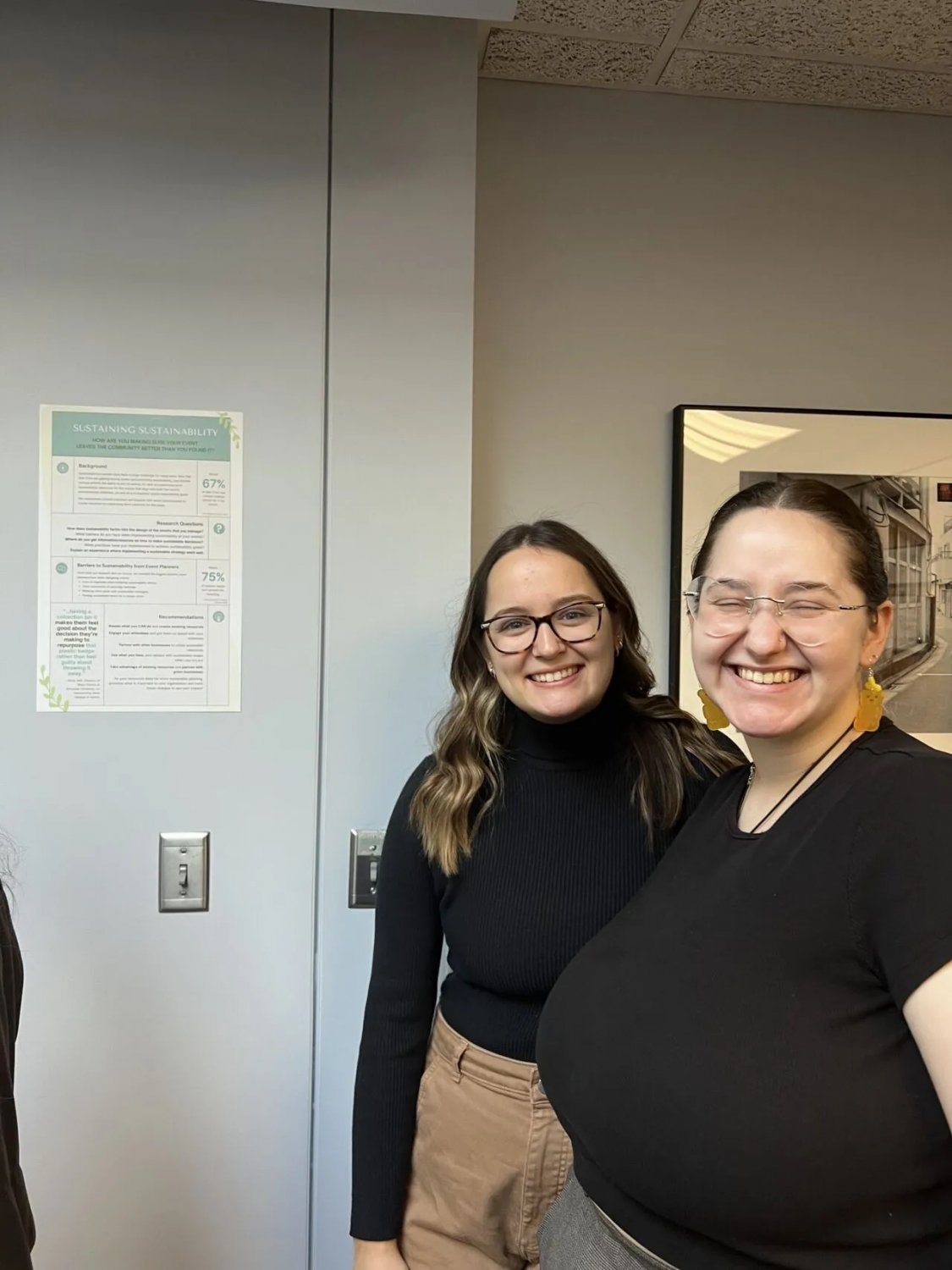 ナーディー・シック・ビューティー・T4イラー・ショウイング・ハー・スウィート・BBWカーブス・ウィズ・ア・ノーティー・スマイル 8