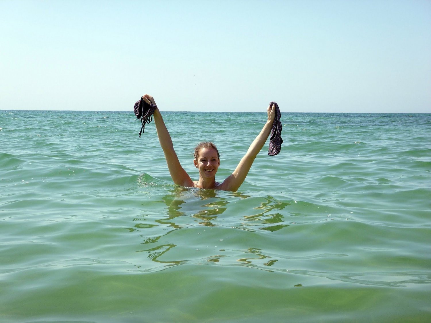 Traveling mom filming her secret adventures while craving every touch 7