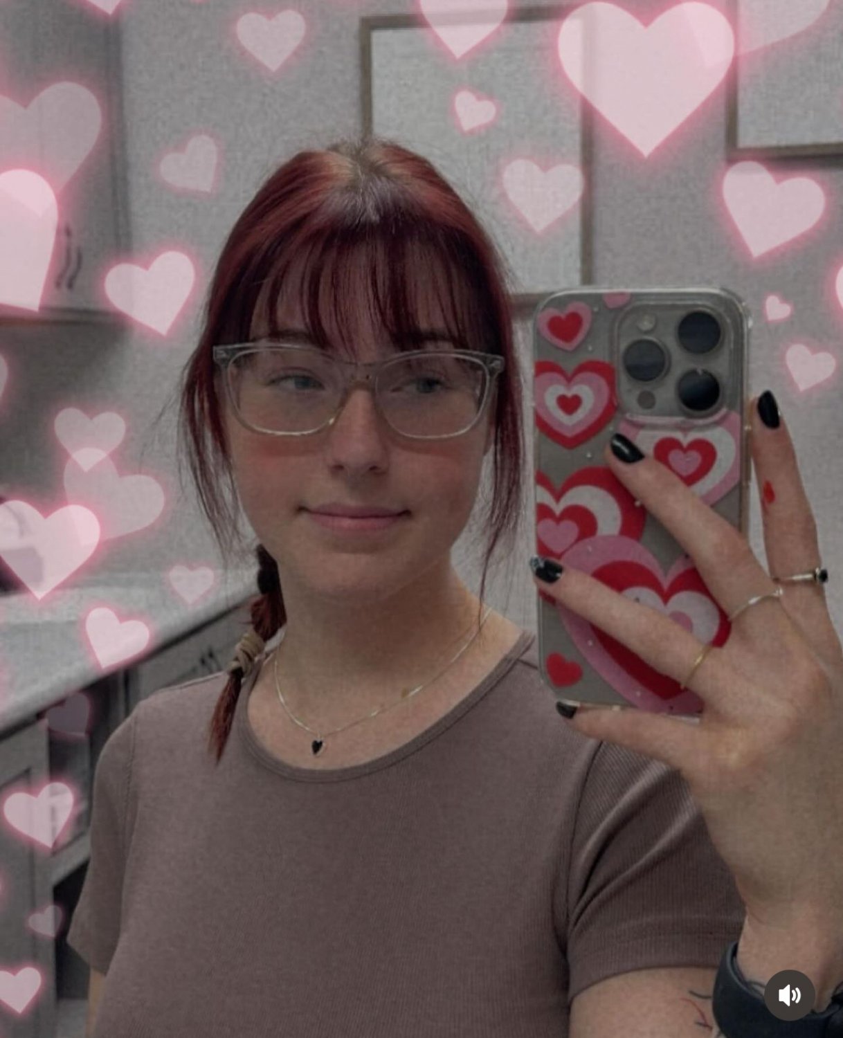 レッドヘッド・グウェン・リークス・ハー・ワイルド・サイド・イン・スティーミー・プライベート・スナップ・ビデオズ 10