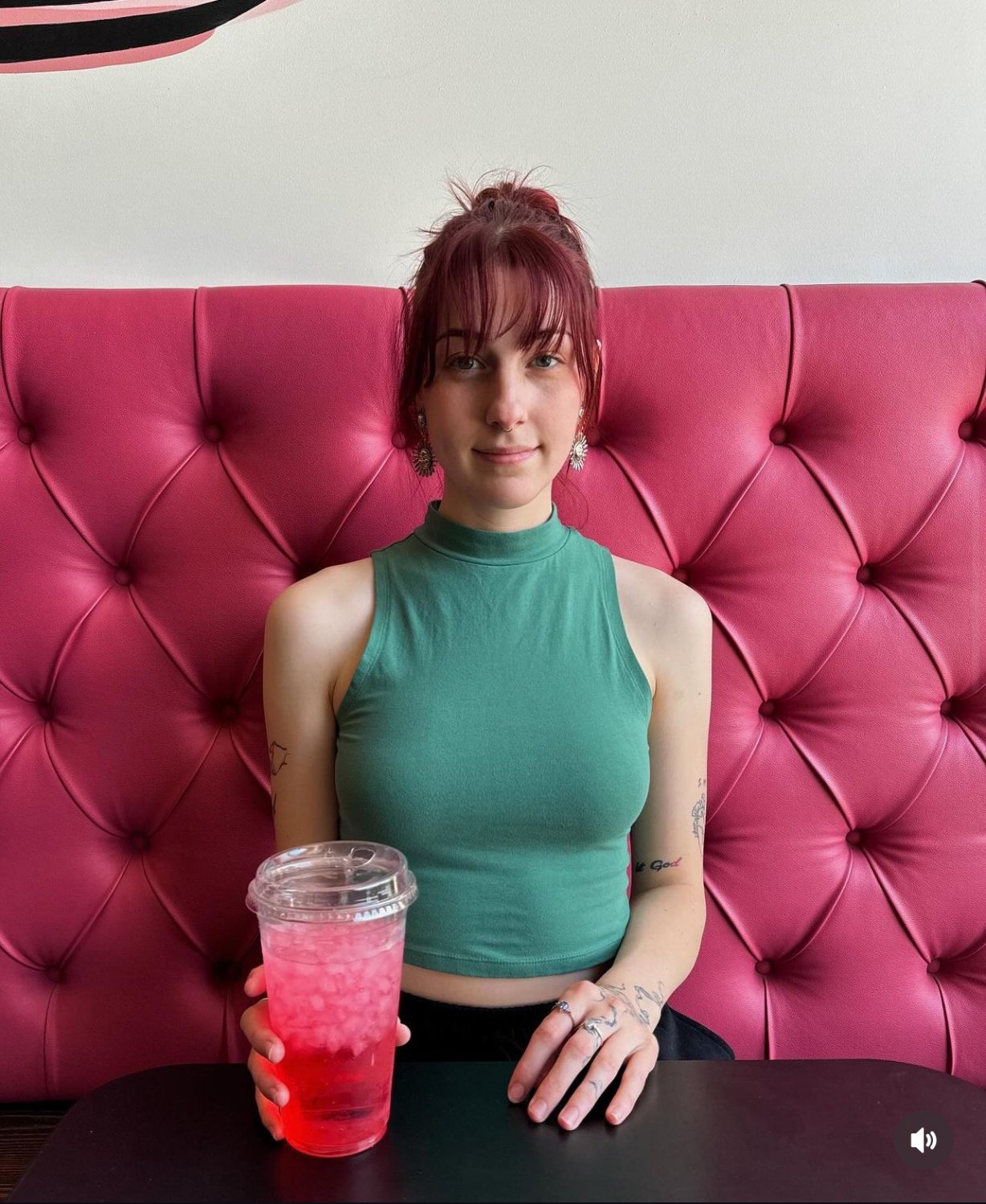 レッドヘッド・グウェン・リークス・ハー・ワイルド・サイド・イン・スティーミー・プライベート・スナップ・ビデオズ 11