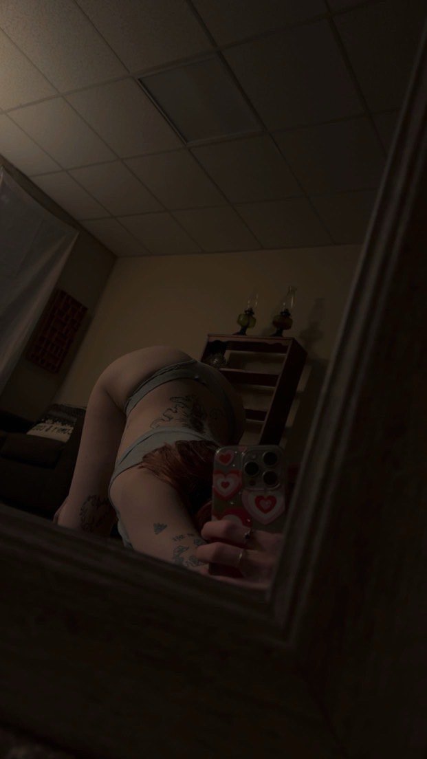 レッドヘッド・グウェン・リークス・ハー・ワイルド・サイド・イン・スティーミー・プライベート・スナップ・ビデオズ 14