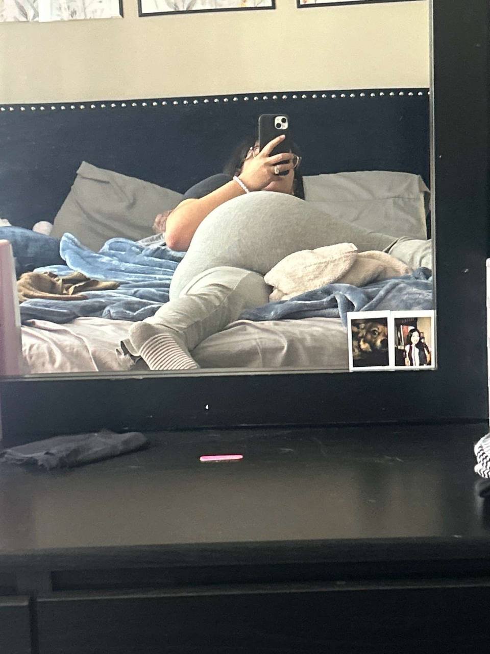 ブルネット・バディー・フラッシング・カーブス・アンド・焦らしイング・イン・ハー・ホッテスト・ティックトック・ボップス・セルフィーズ 13