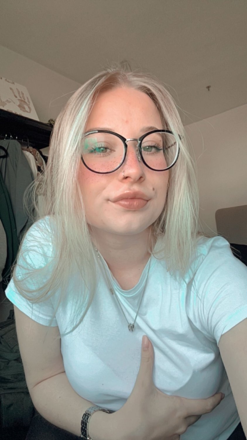 Chat pic saves that made me goon hard all night long with slutty wives 8