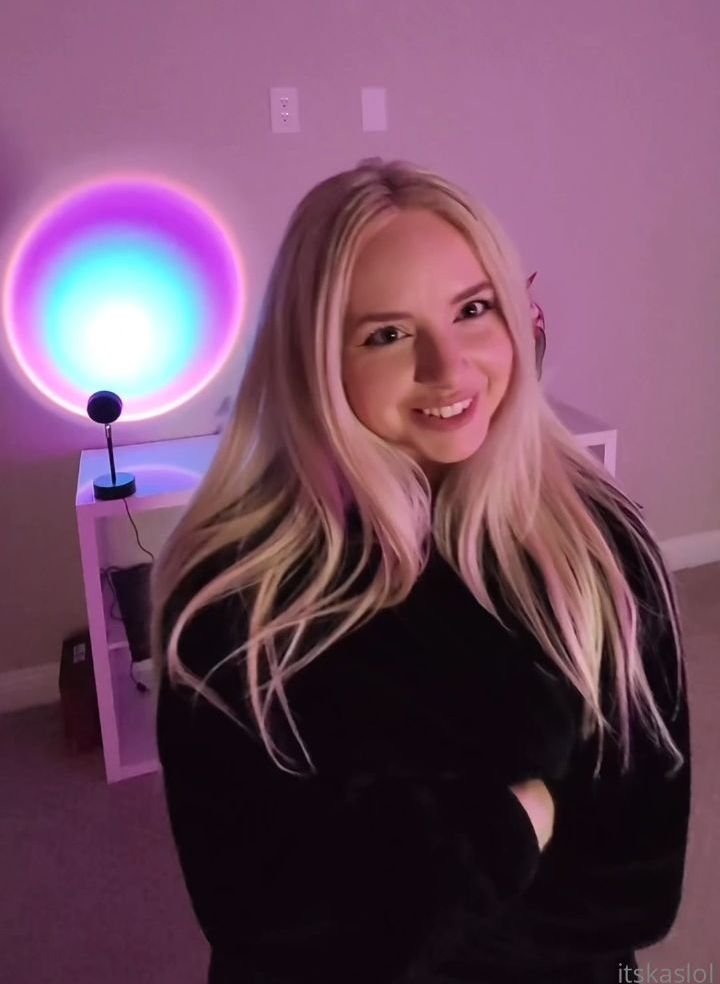 Incredibile bionda naturale Teen Fucked Procceding cercando di trattare lui la sua nuova figura Anime 2