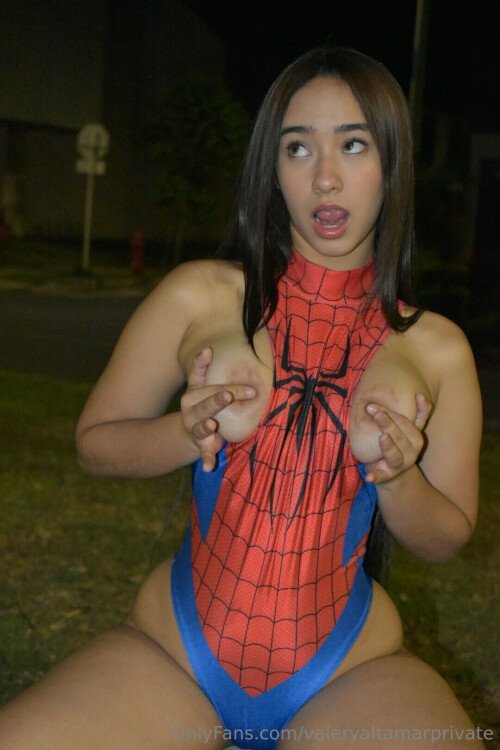 スパイダーウーマン・コスプレイ・ベイブ・ギビング・スロッピー・フェラジョブ・アンド・ライディング・ディック・イン・ハー・キンキー・アウトフィット 27