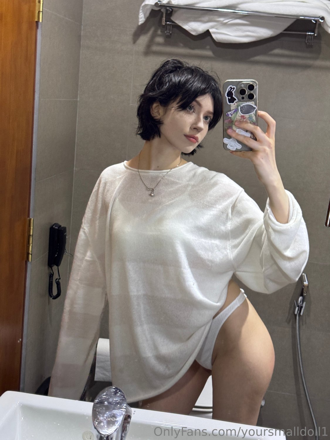 タイニー・ドール・ライク・ベイブ・ゴーズ・ダウン・ハード・イン・ア・ウェット・アンド・メッシー・POVフェラジョブ 1