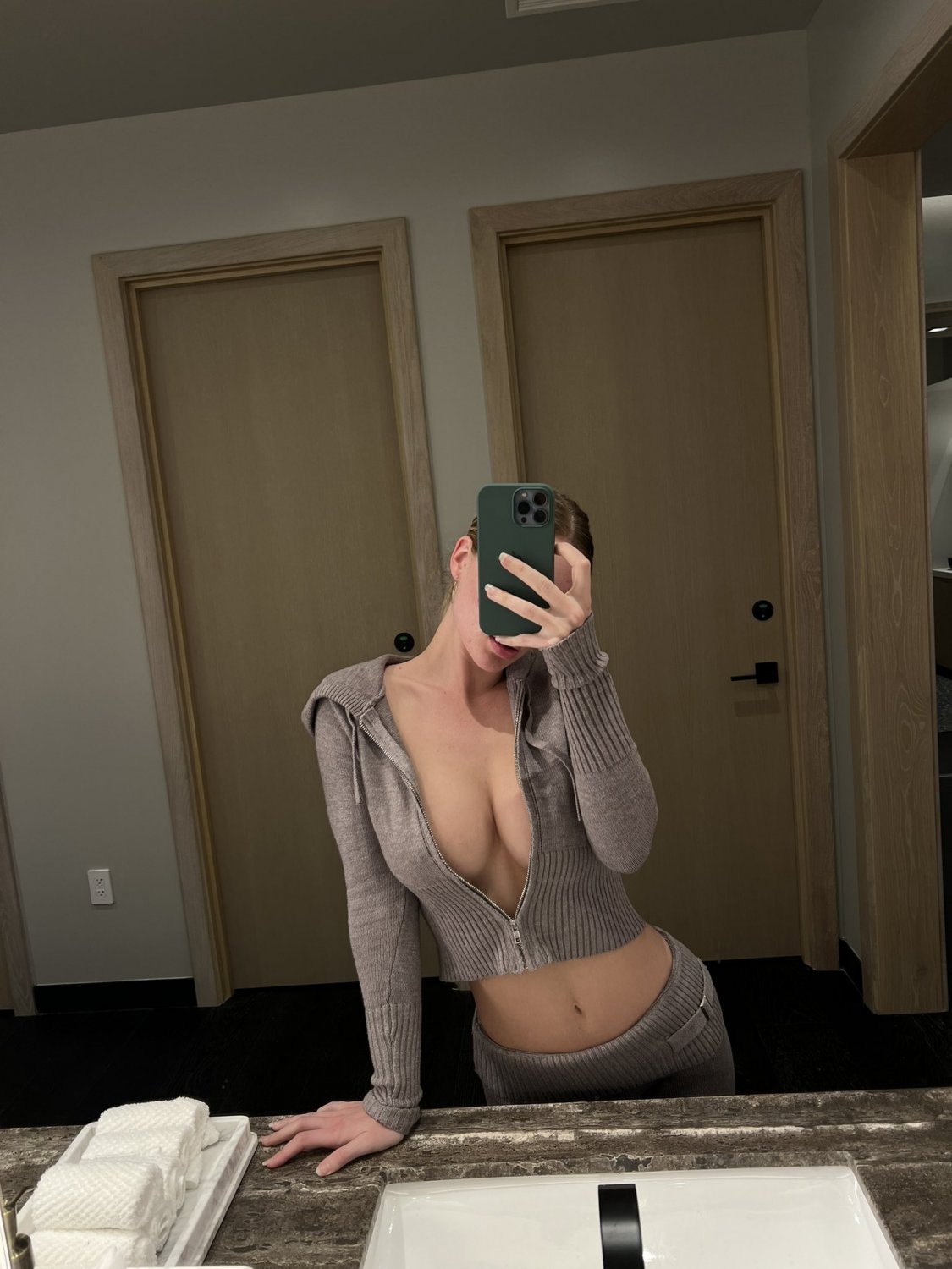 Gorgeous Milf With A Perfect Body — A True Guerrilla Beauty You Can't Resist 21