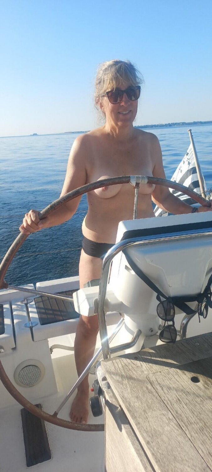 STEPHANIE 's BOOBS 33