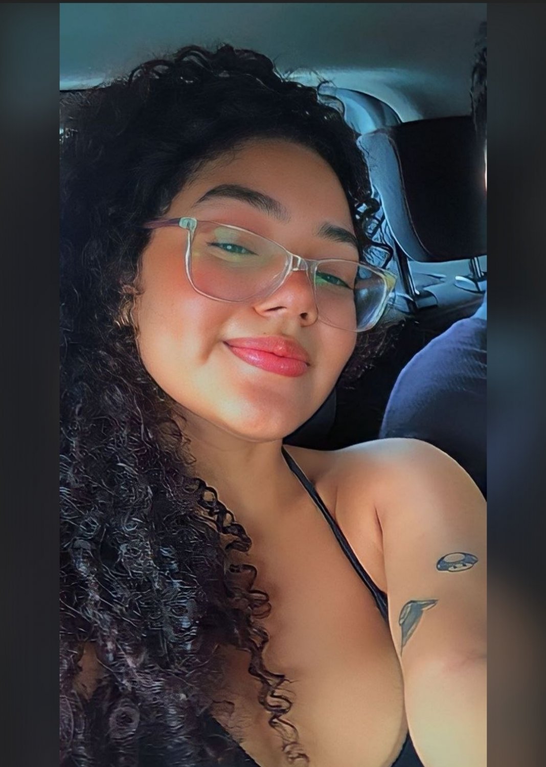 Vazado da novinha cacheada safada 2