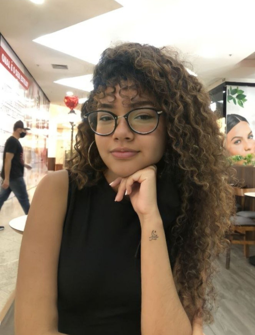 Vazado da novinha cacheada safada 4