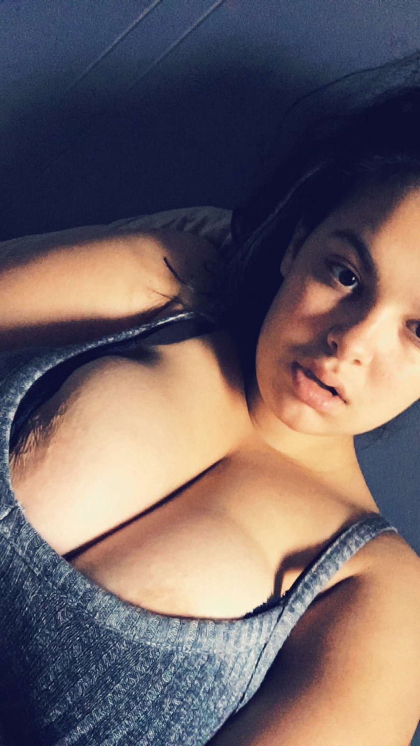 チャビー・キューティー・焦らしズ・ユー・イン・ア・ノーティー・スナップチャット・マスターベイション・セルフィー 9