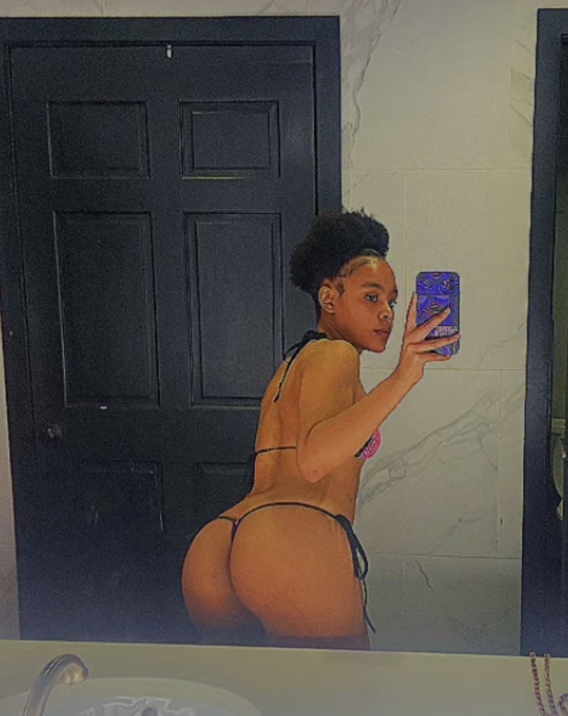 キュート・ベイブ・タシー・スナップス・ア・フラーティー・セルフィー・ユール・ウォント・トゥ・セイブ・フォーエバー 1