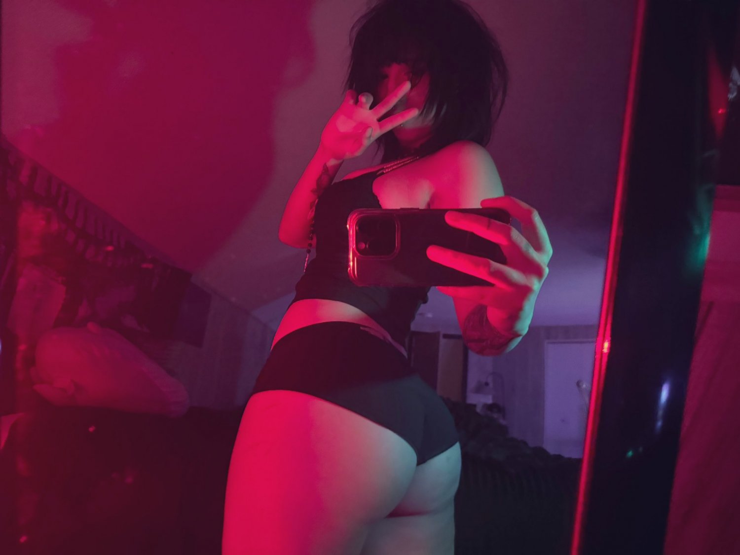 オルト・ゴス・ガール・プレイズ・ウィズ・ハーセルフ・イン・ア・ダーク、ノーティー・フォールアウト・ファンタジー 11