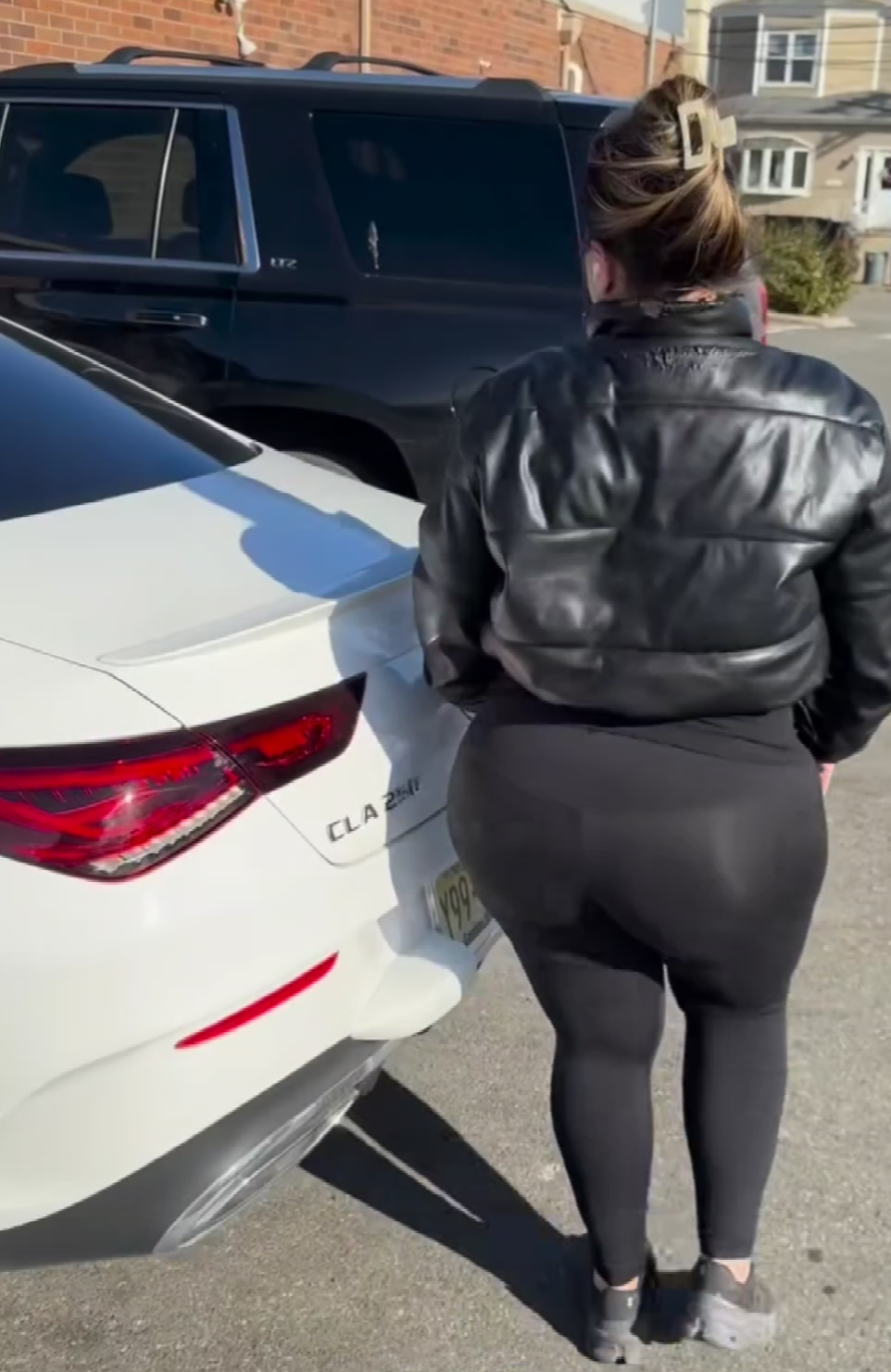 Rabo enorme e atraente NN 3