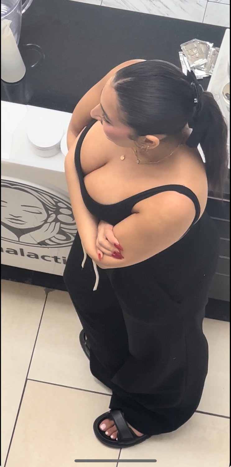Busty Latina Mall Worker Flashes Her Massive Cleavage In Public 4