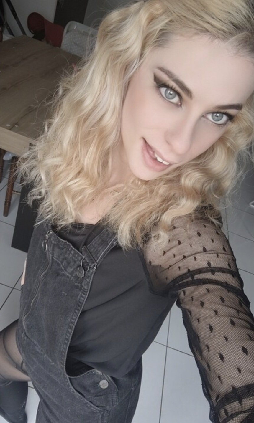 Amateur French Babe Moans Wildly As She Gets Taken Hard 3