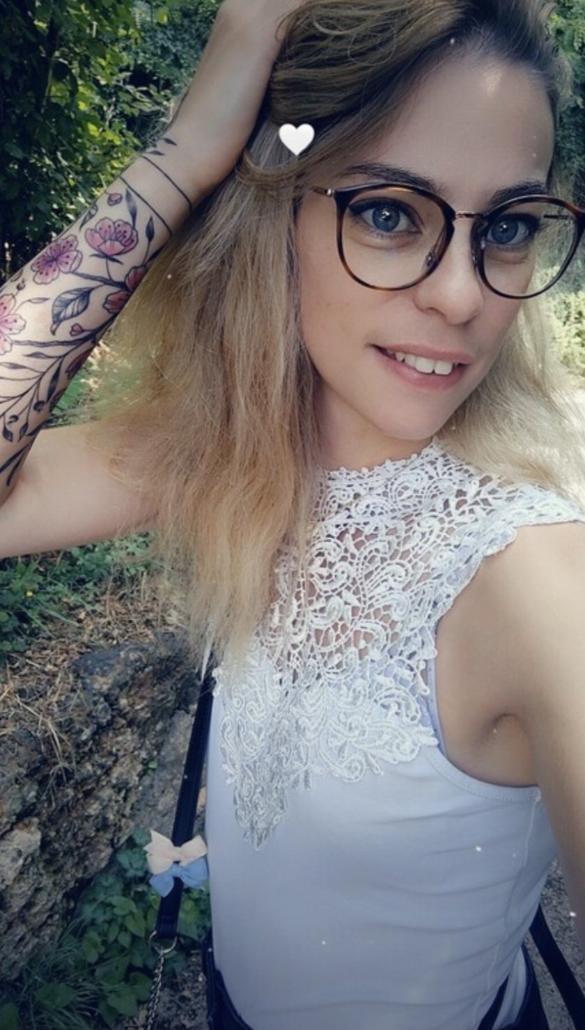 Amateur French Babe Moans Wildly As She Gets Taken Hard 14