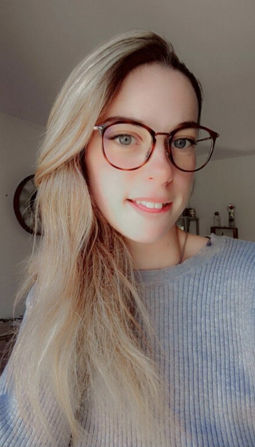 Amateur French Babe Moans Wildly As She Gets Taken Hard 18