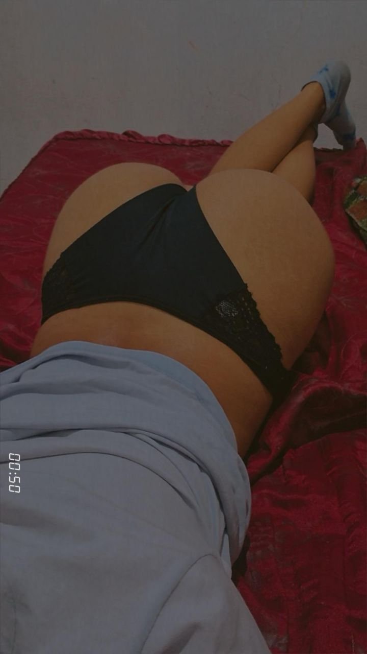 Horny Little Novinha Gets Caught Showing Off Her Wet Pussy 4