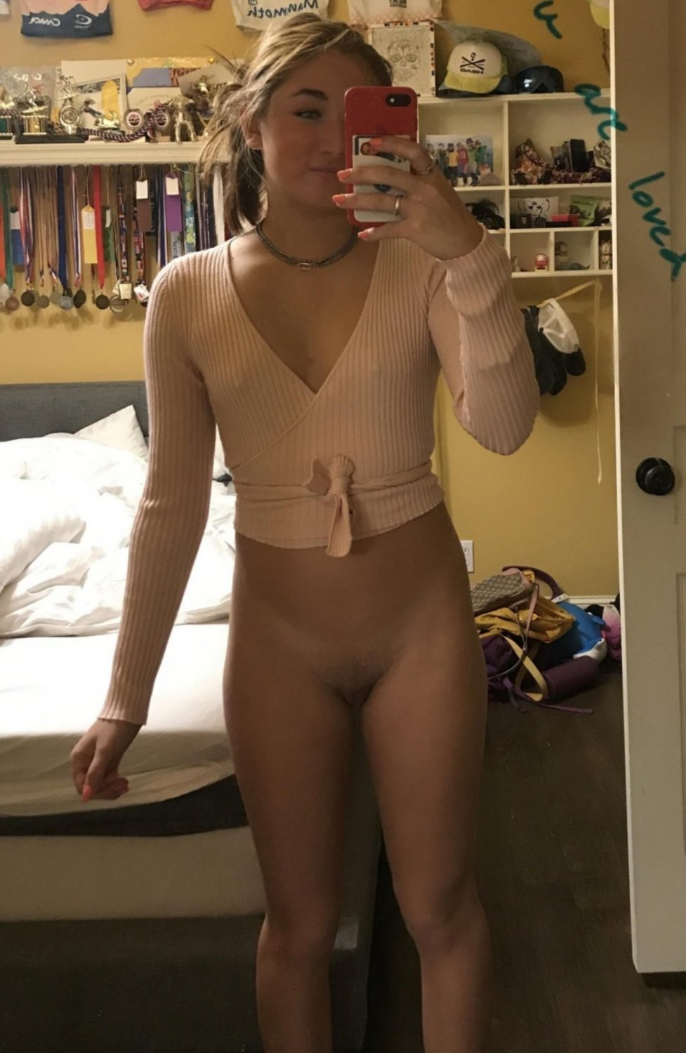 Young MILF Snaps Homemade Nudes Showing Her Juicy Tits And Wet Pussy 17