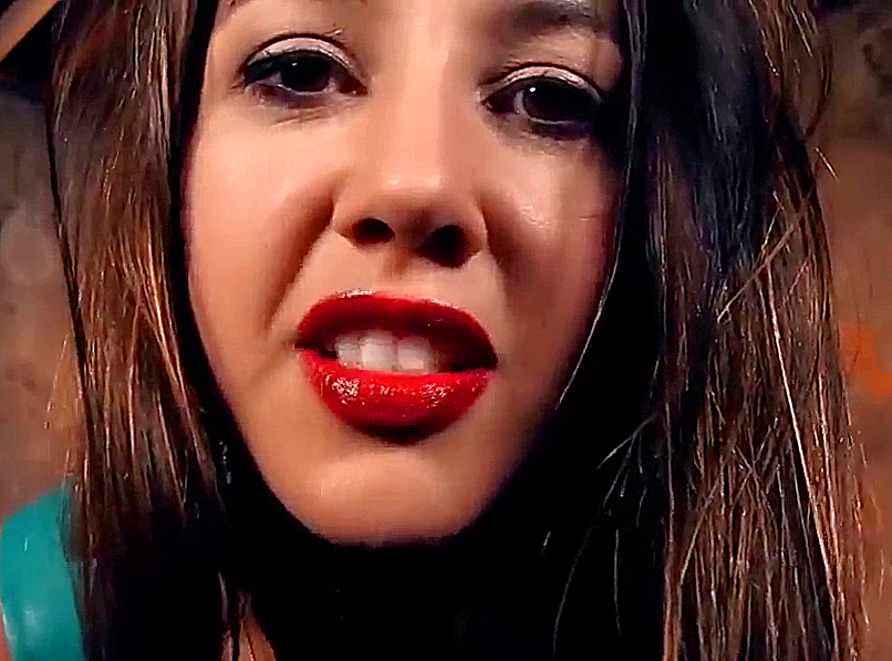 サブミッシブ・ラテックス・ボンドウーマン・ゲッツ・ドミネイテッド・イン・プリズン・フェムドム・ファンタジー 4