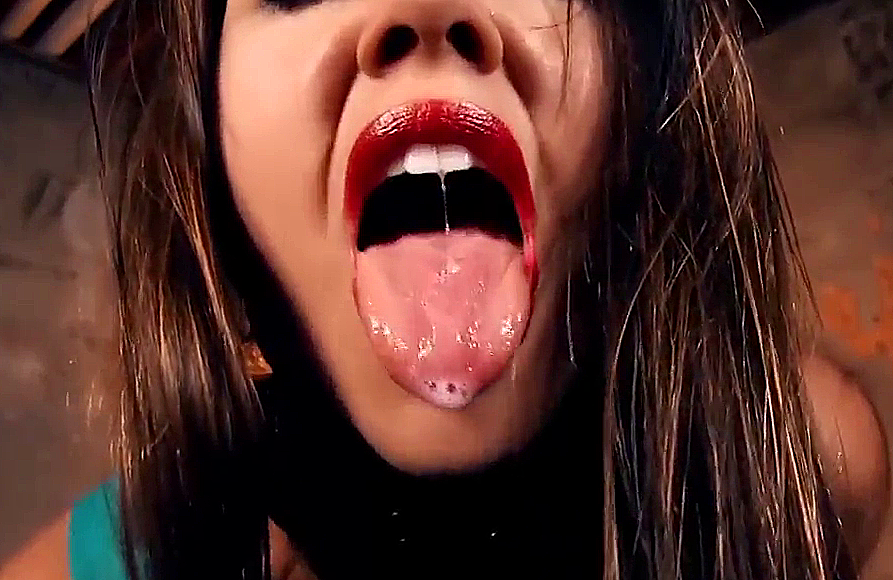 サブミッシブ・ラテックス・ボンドウーマン・ゲッツ・ドミネイテッド・イン・プリズン・フェムドム・ファンタジー 7